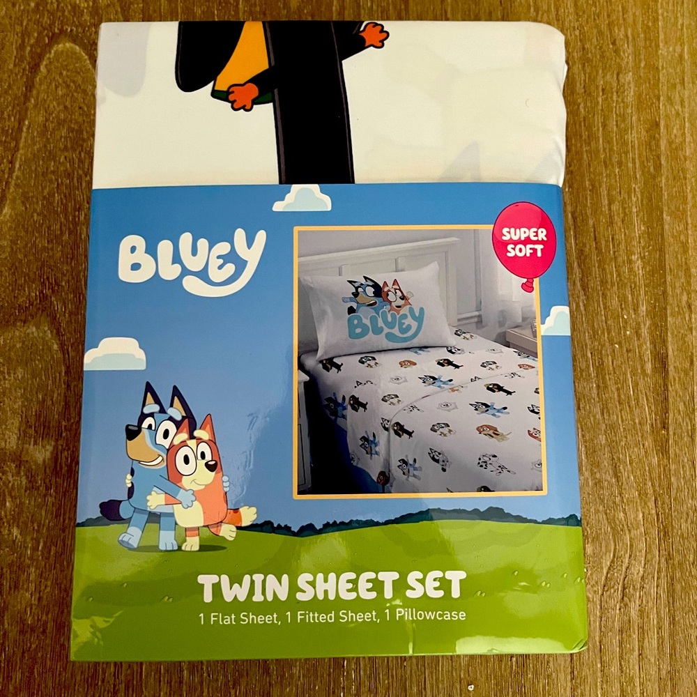 NEW! Bluey and Friends Gender Neutral Sheet Bedding Set/Twin size